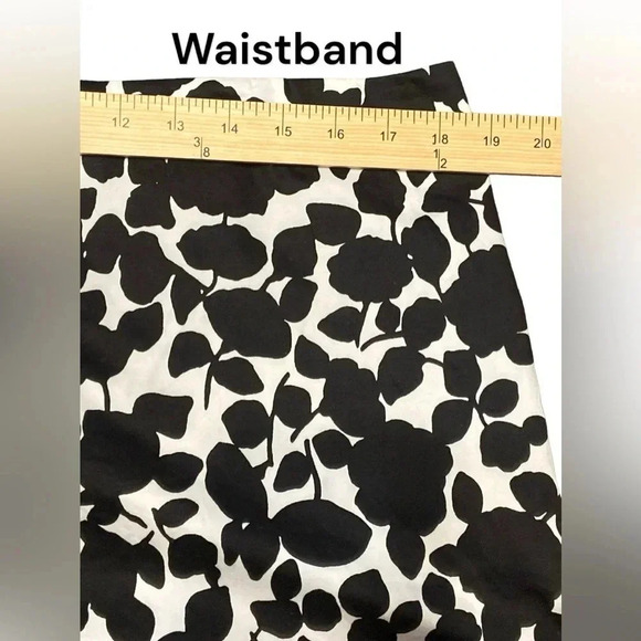 NY & Company black and white shirt size 16
BIN #9 - Picture 3 of 7